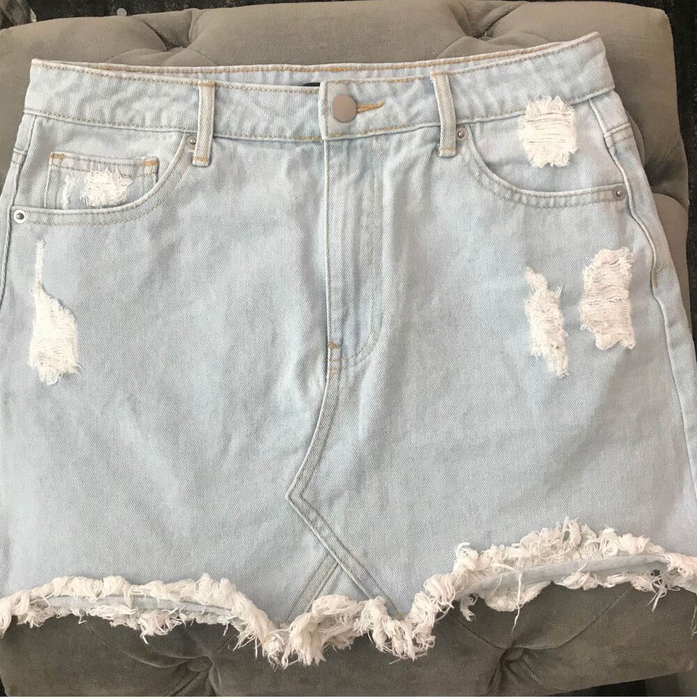 Forever 21 Distressed Denim Mini Skirt Women’s/Juniors Size Medium